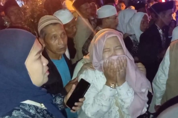 Tangis Haru Warnai Keberangkatan Ratusan Calon Haji Kabupaten Pandeglang 